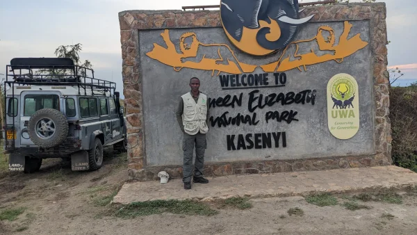 queen elizabeth park elephant buffalo game drive